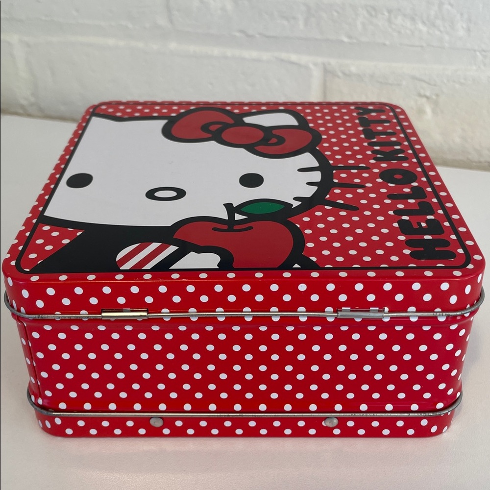 Hello Kitty by Sanrio Metal Lunch Box - Picture 3 of 10